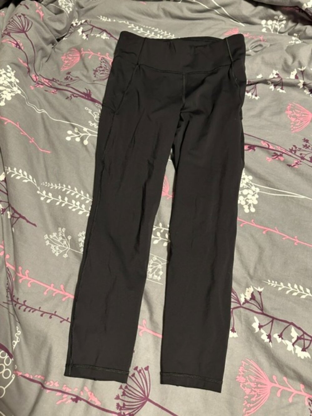 Lululemon Leggings with side pockets size 8